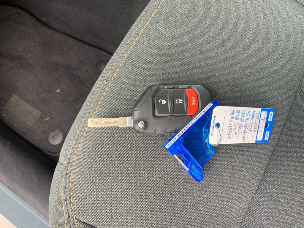 Used 2024 Jeep Gladiator Sport image 31