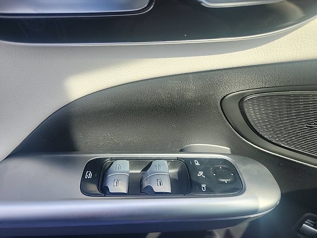 Used 2022 Mercedes-Benz C 300 Sedan image 25