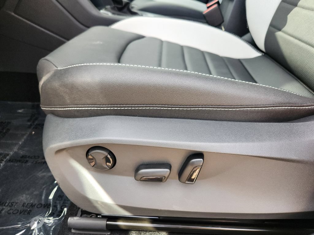 New 2026 Volkswagen Taos SEL AWD/4WD image 13