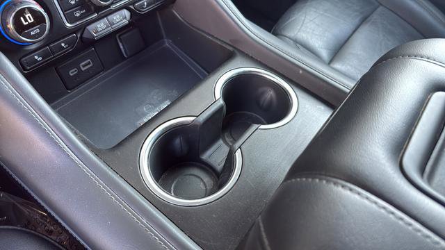 Used 2024 Chevrolet Suburban LT image 20