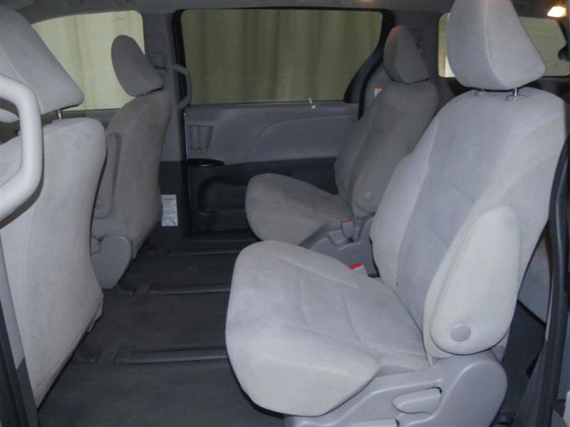 Used 2020 Toyota Sienna L FWD image 19
