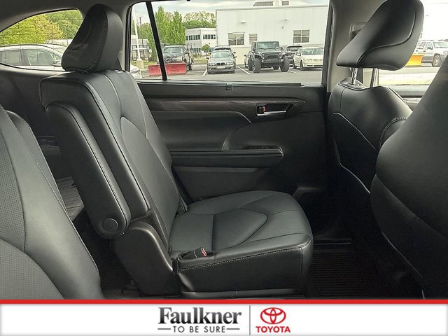 Certified 2025 Toyota Highlander Limited AWD/4WD image 15