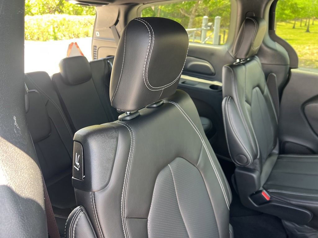 Used 2024 Chrysler Pacifica Touring-L w/ S Appearance Package FWD image 43