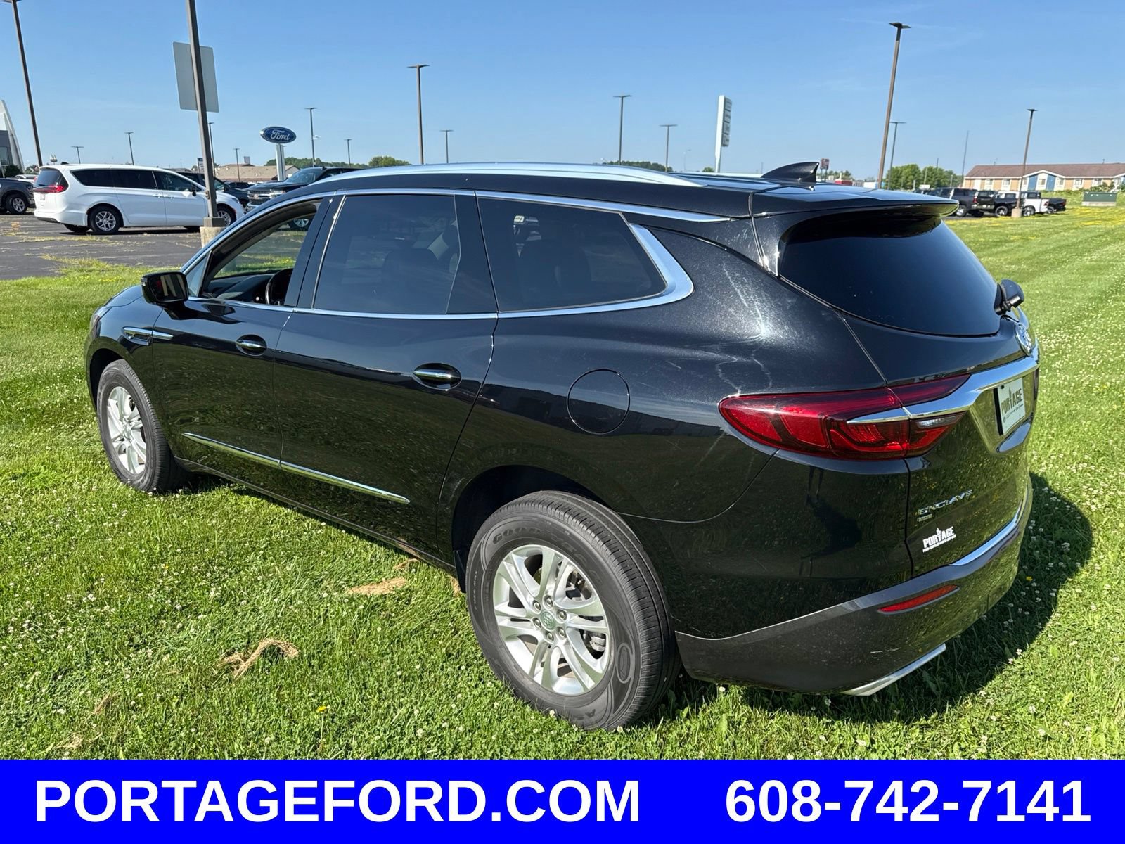Used 2020 Buick Enclave Essence w/ Sound and Sites Package AWD/4WD image 4