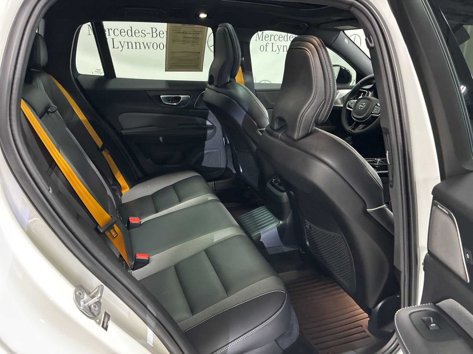 Used 2024 Volvo V60 T8 Polestar image 26