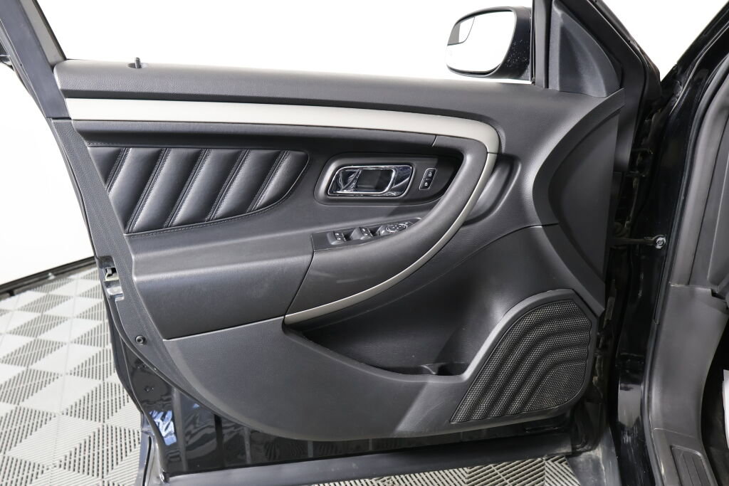Used 2015 Ford Taurus SEL image 12
