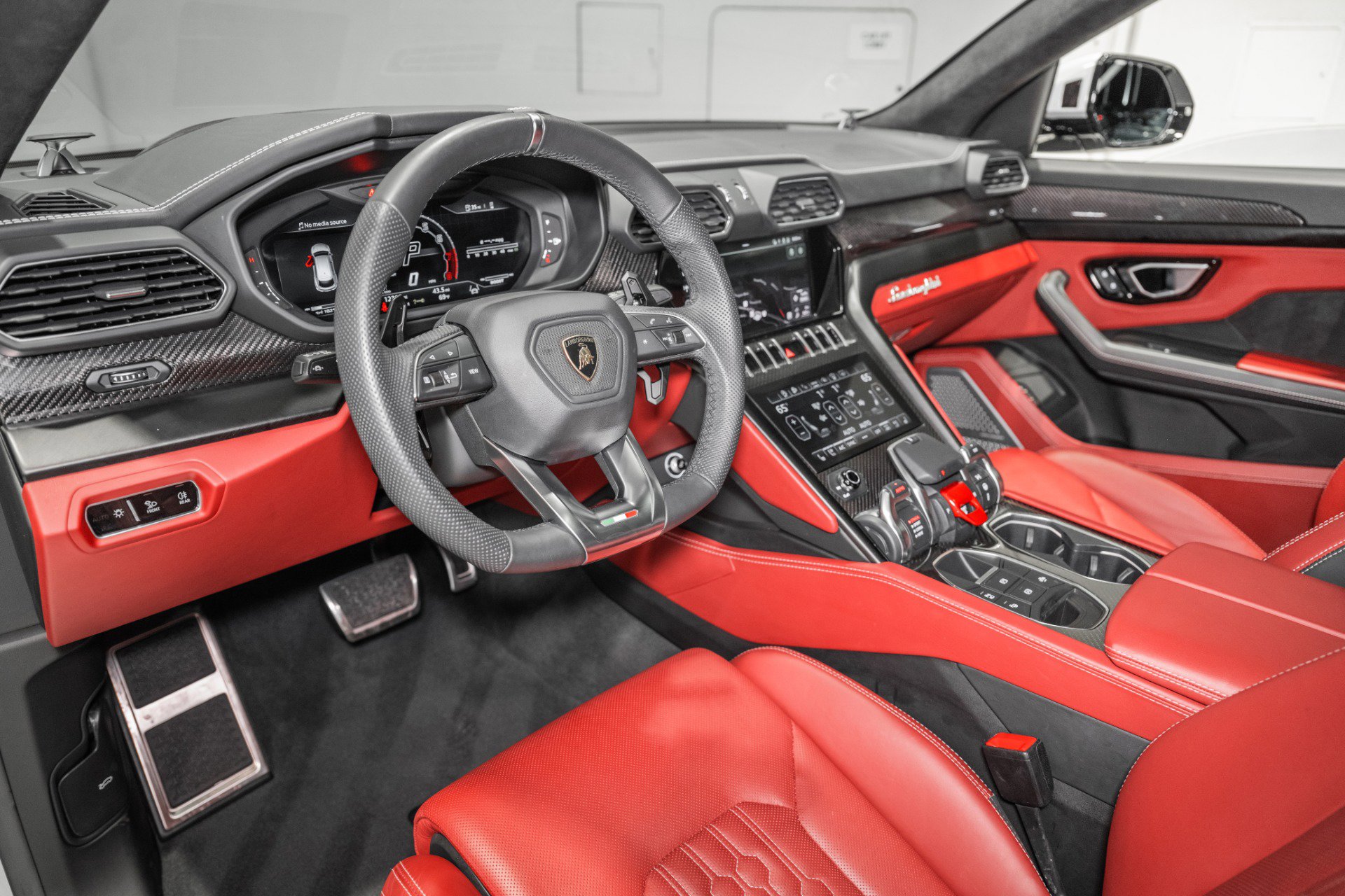 Used 2024 Lamborghini Urus S image 17