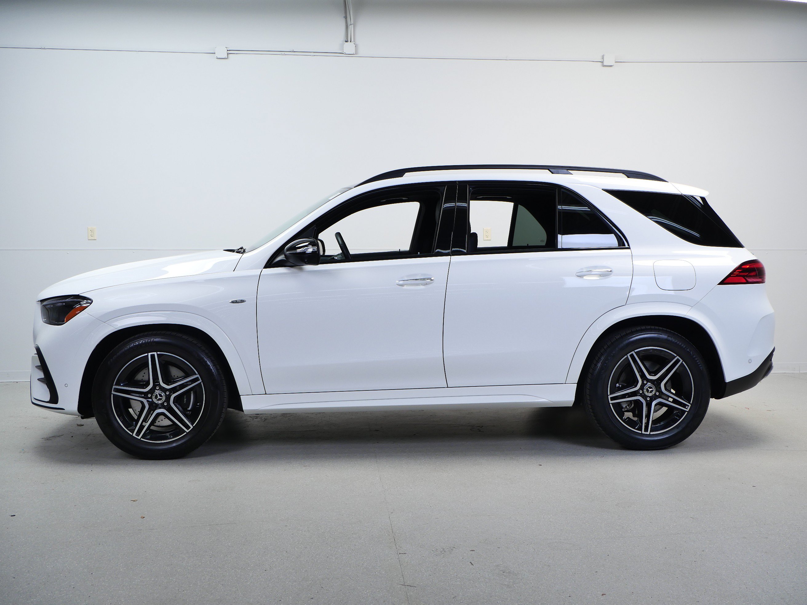 Certified 2025 Mercedes-Benz GLE 450e 4MATIC w/ AMG Line Exterior image 12