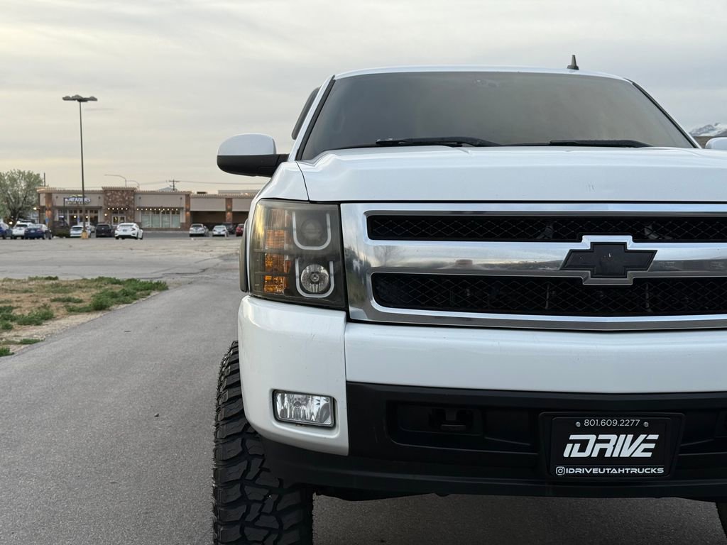 Used 2007 Chevrolet Silverado 1500 LTZ w/ Safety Package AWD/4WD image 6