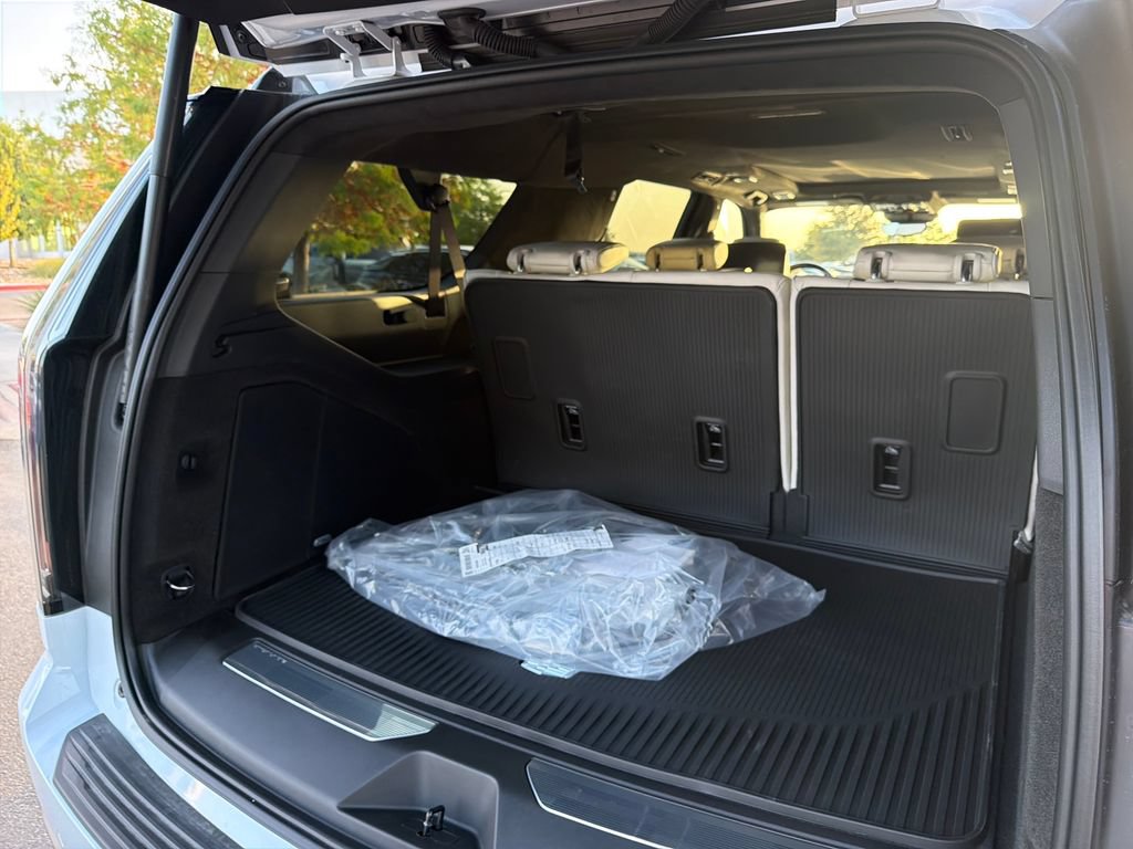 New 2026 Cadillac Escalade ESV Platinum Luxury w/ LPO, Floor Liner Package AWD/4WD image 42