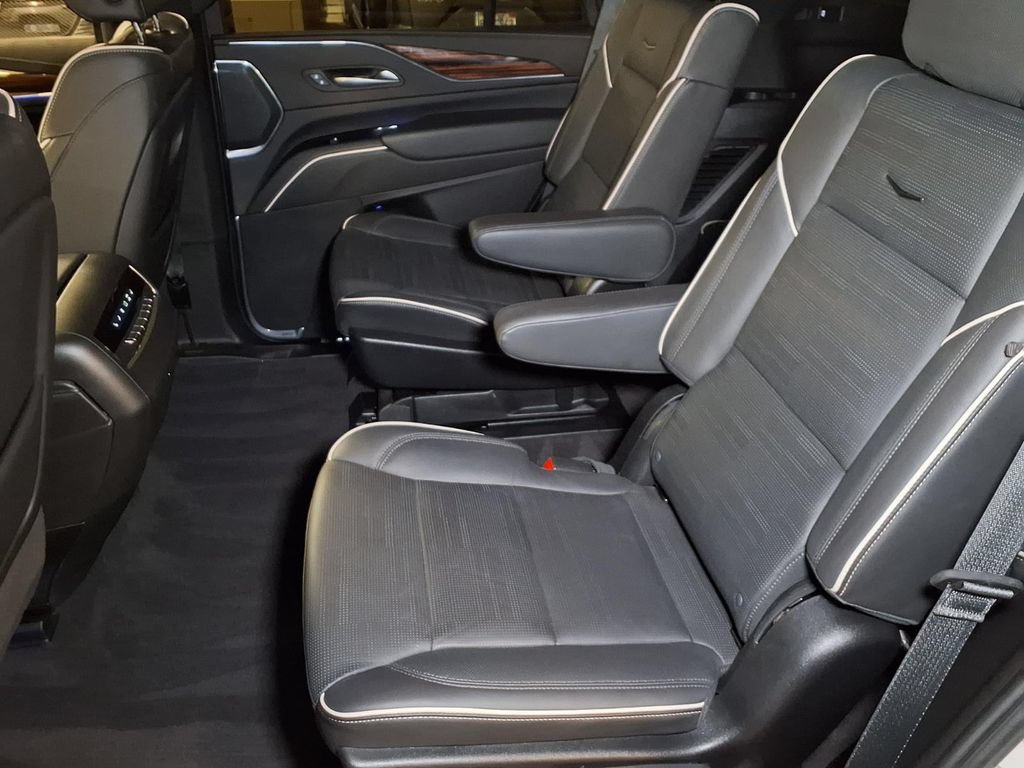 Certified 2024 Cadillac Escalade Premium Luxury w/ Performance Package AWD/4WD image 18