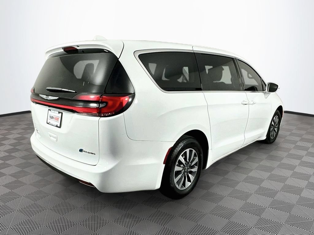 Certified 2022 Chrysler Pacifica Touring-L FWD image 10