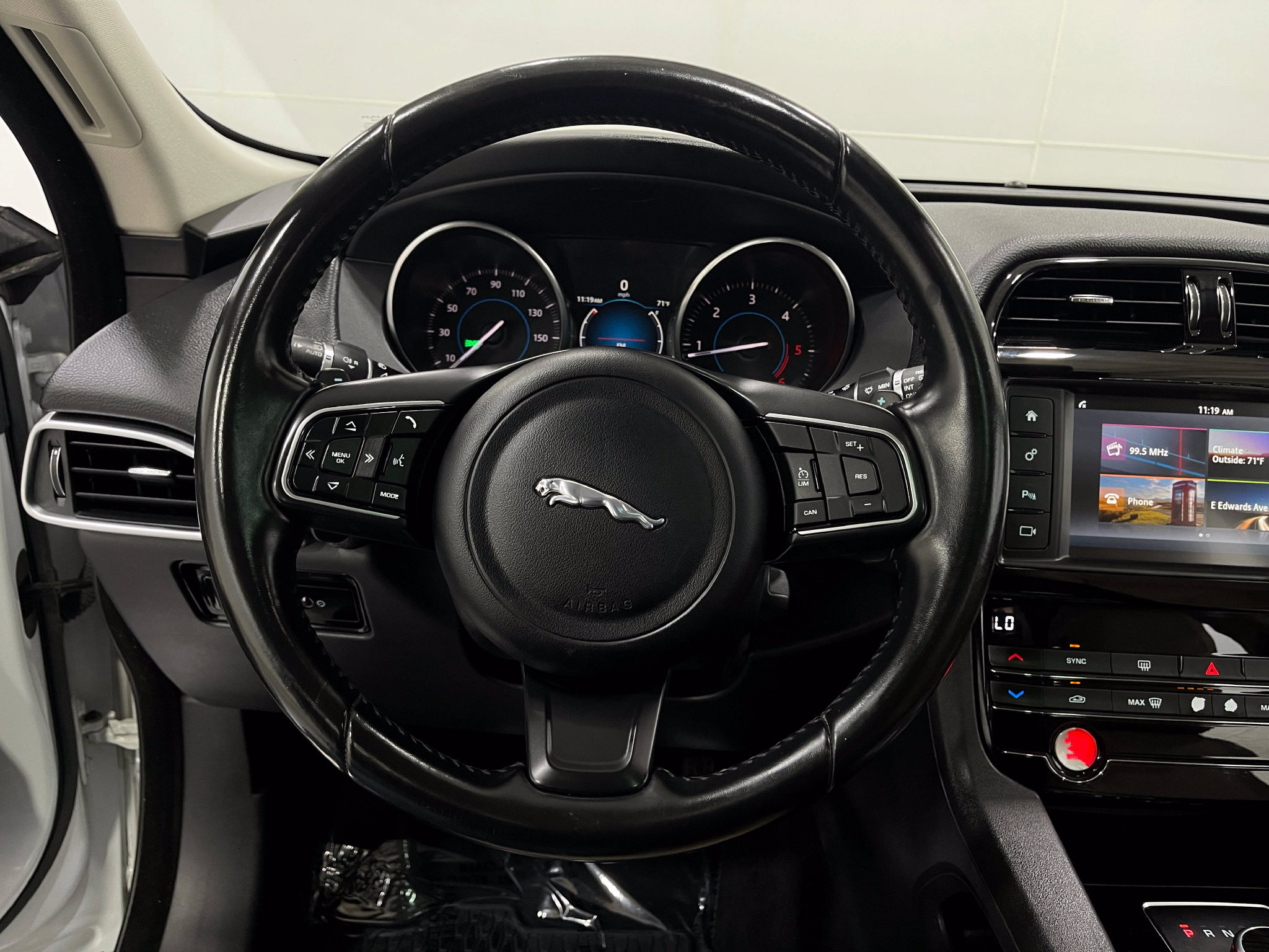 Used 2018 Jaguar F-PACE Premium AWD/4WD image 22