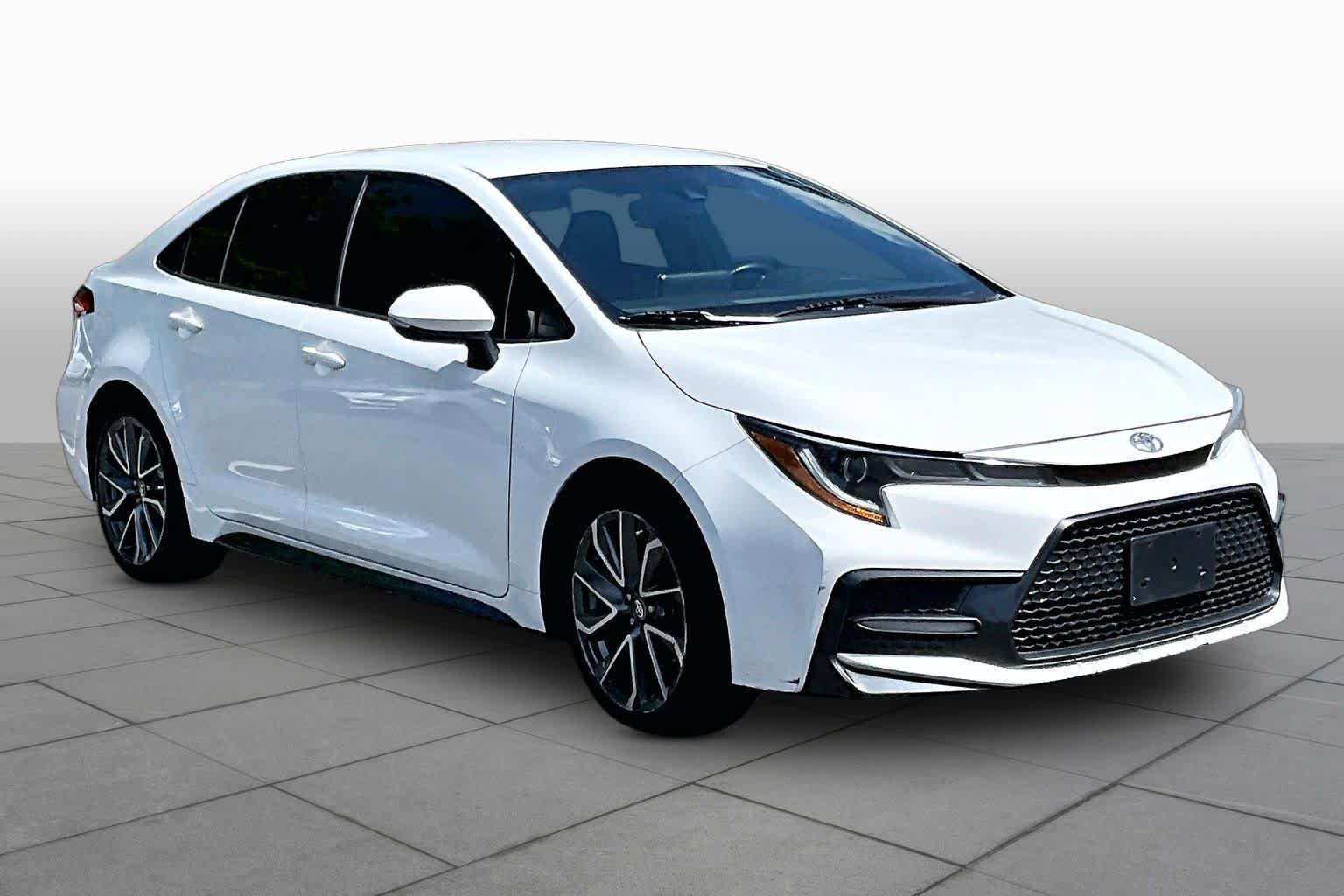 Used 2021 Toyota Corolla SE FWD image 2