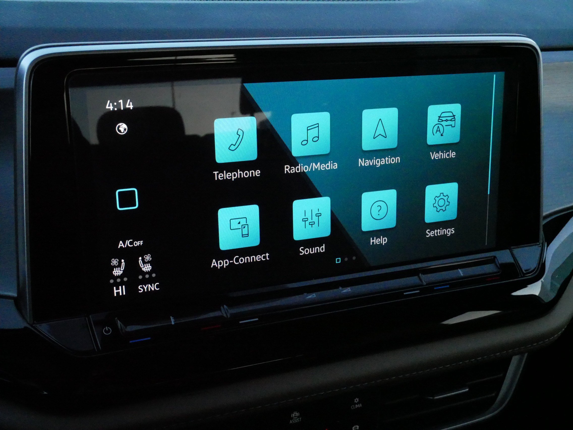 Certified 2024 Volkswagen Atlas Cross Sport SE image 22