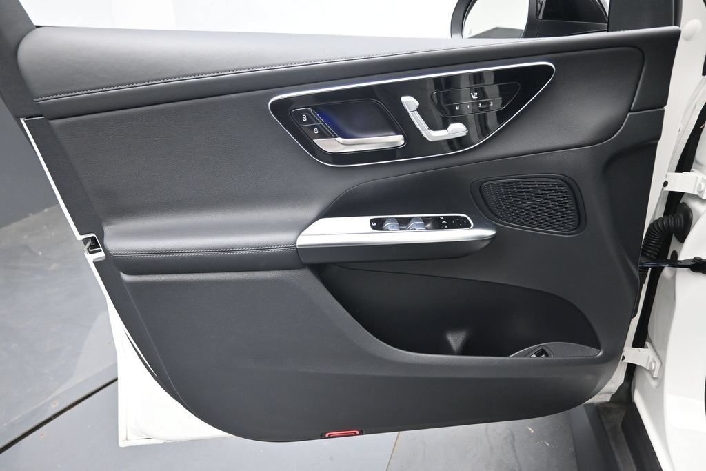 Used 2024 Mercedes-Benz GLC 300 4MATIC image 24