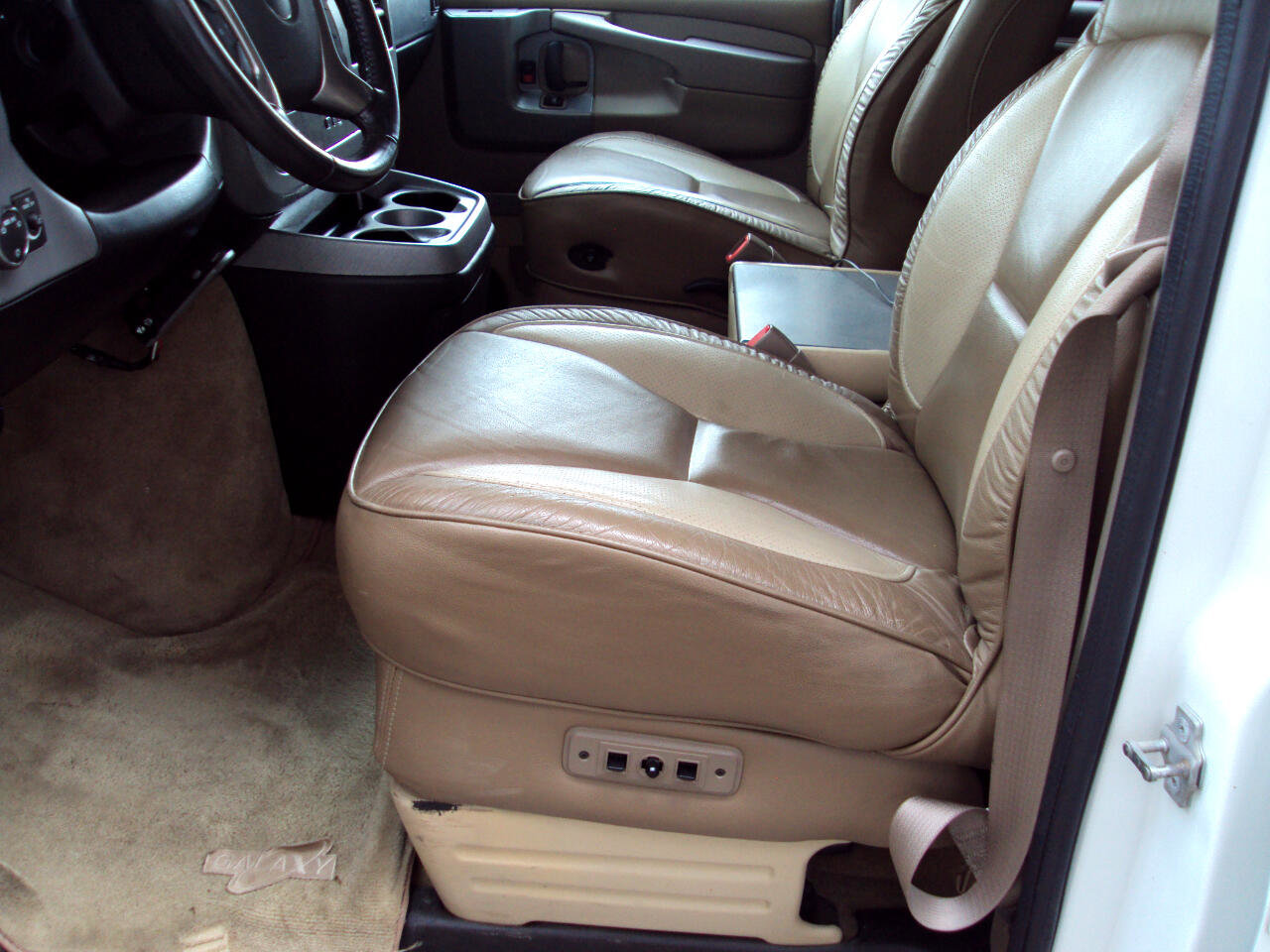 Used 2014 Chevrolet Express 1500 AWD image 23