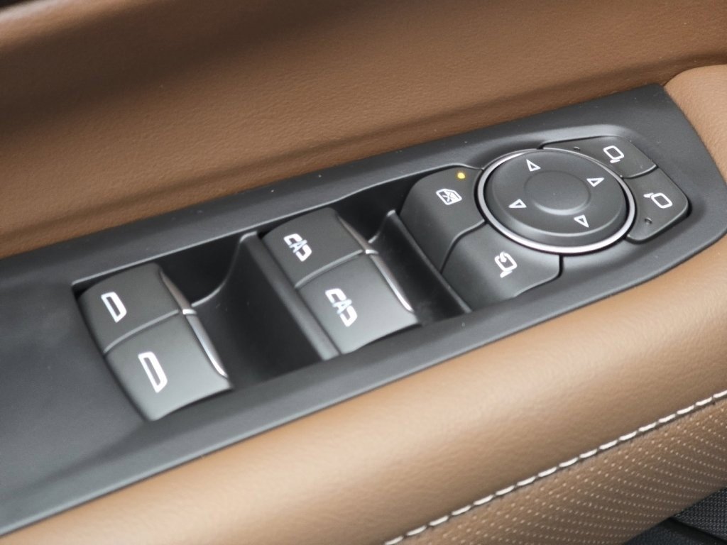 Used 2025 Chevrolet Suburban High Country image 22