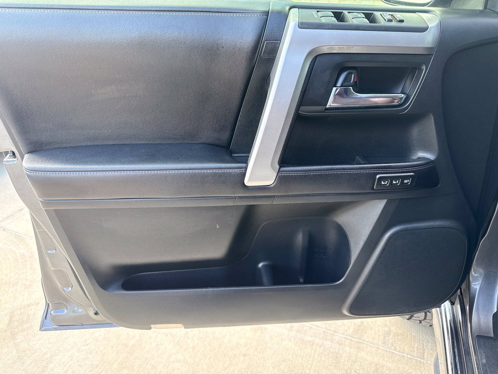 Used 2017 Toyota 4Runner Limited AWD/4WD image 9