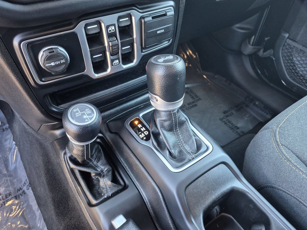 Used 2024 Jeep Wrangler Unlimited Sahara AWD/4WD image 10