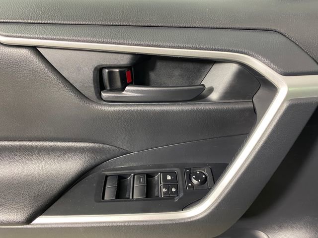 Used 2019 Toyota RAV4 LE AWD/4WD image 21