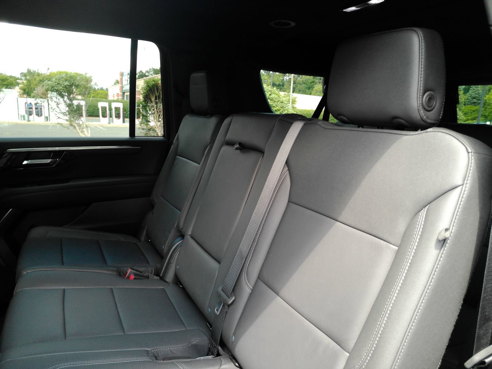 Used 2026 Chevrolet Suburban Z71 AWD/4WD image 14