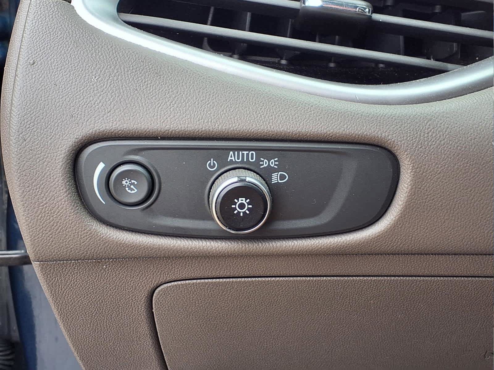 Used 2022 Chevrolet Malibu LT FWD image 15