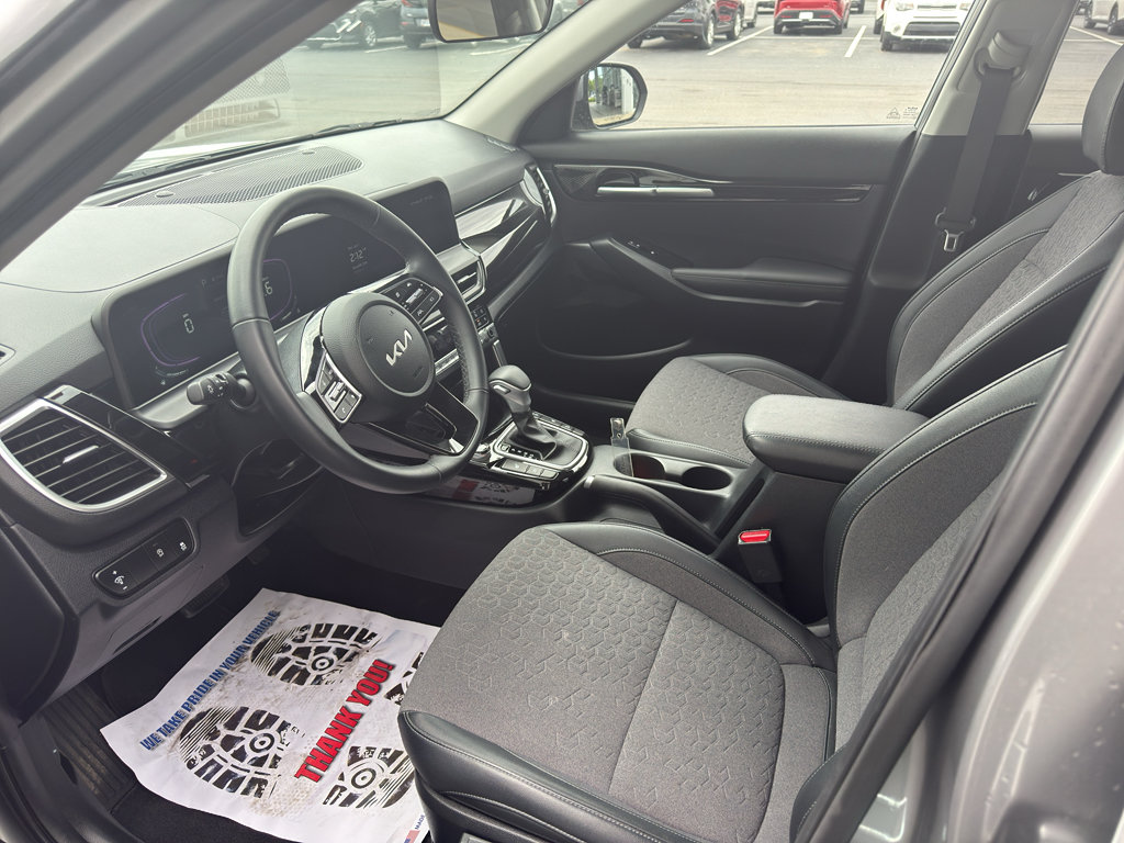 Used 2025 Kia Seltos S AWD/4WD image 9