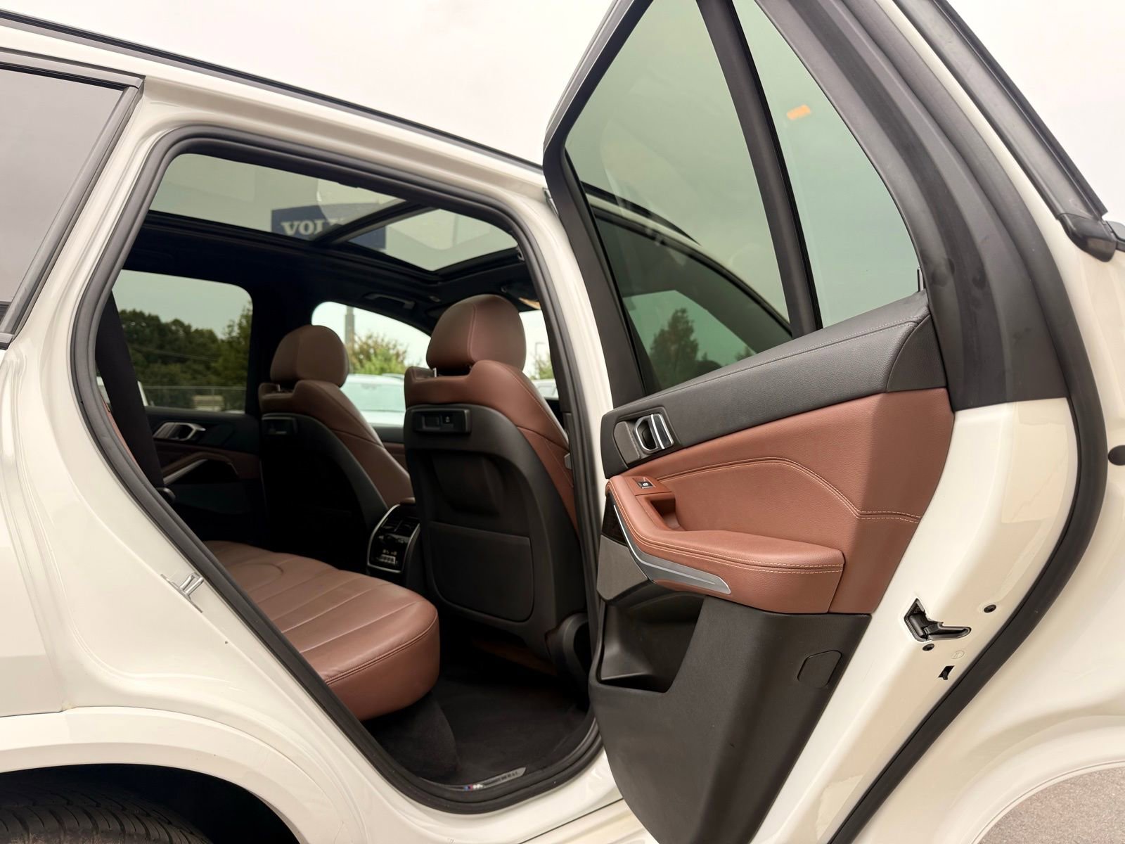 Used 2021 BMW X5 xDrive40i w/ M Sport Package image 25
