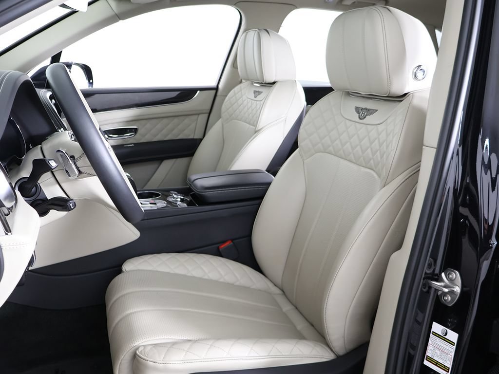 Used 2020 Bentley Bentayga Plug-In Hybrid AWD/4WD image 36