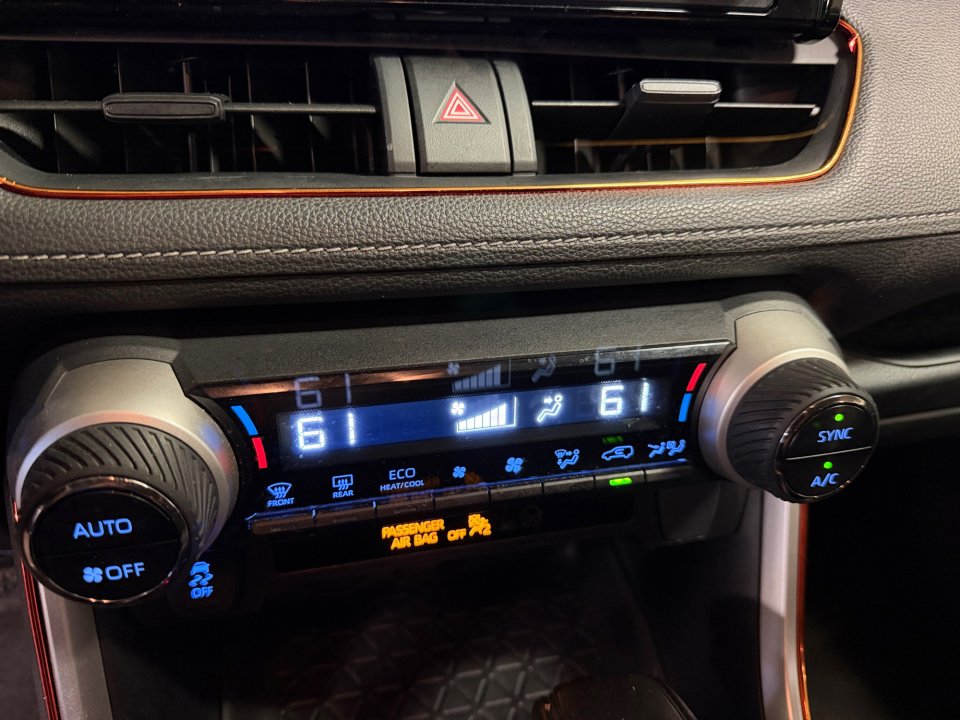 Used 2019 Toyota RAV4 XLE AWD/4WD image 22
