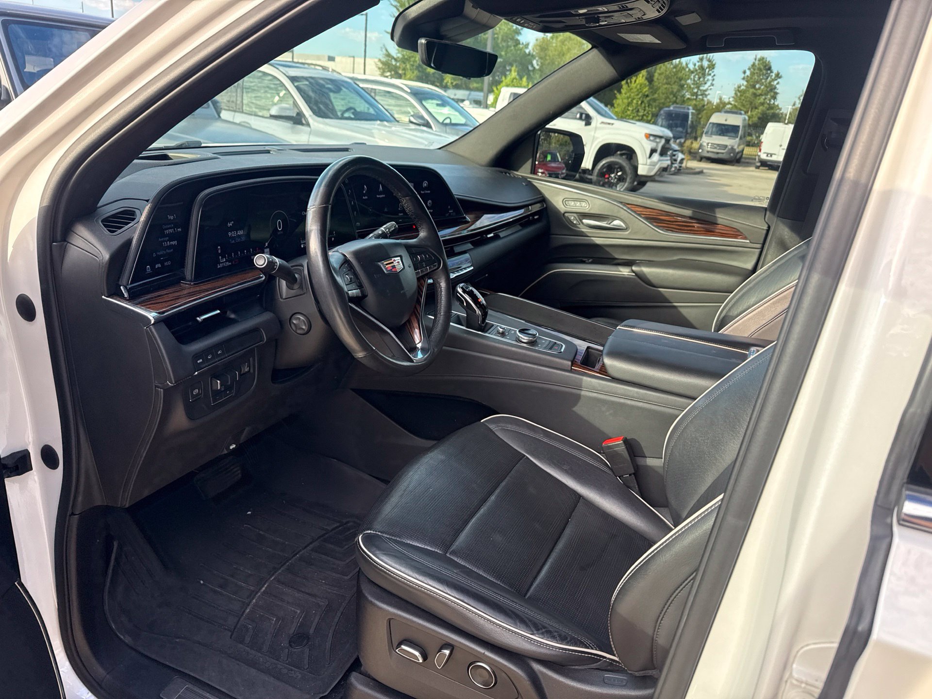 Used 2021 Cadillac Escalade ESV Premium Luxury w/ Driver Assist Tech Package RWD image 9
