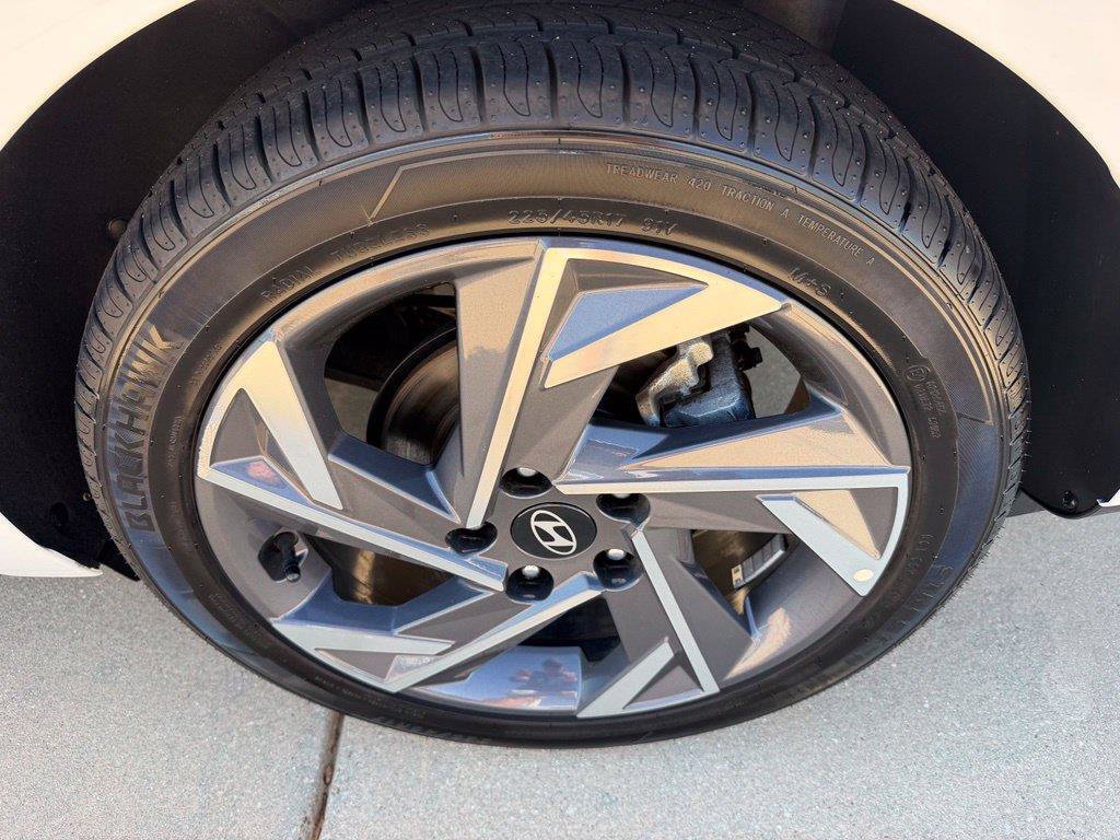 Used 2025 Hyundai Elantra SEL FWD image 27