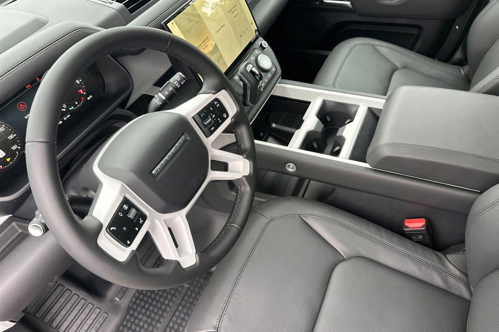 New 2026 Land Rover Defender 130 X-Dynamic SE image 4