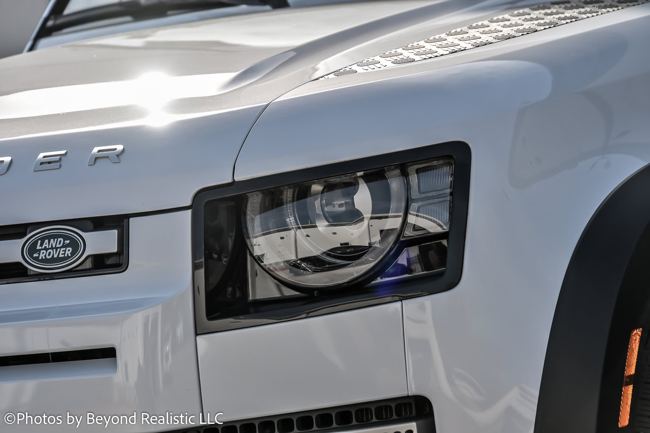 Used 2023 Land Rover Defender 130 SE image 11