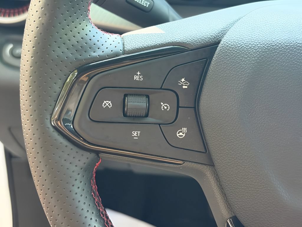Used 2025 Chevrolet Trax RS w/ Driver Confidence Package FWD image 17