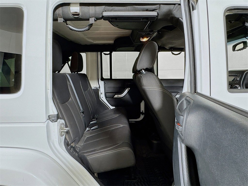 Used 2018 Jeep Wrangler Unlimited Sahara w/ Connectivity Group image 22