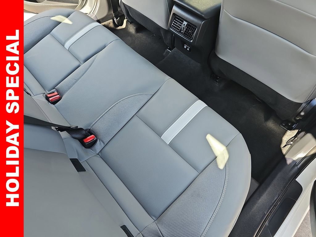 Used 2025 Toyota Camry SE image 11