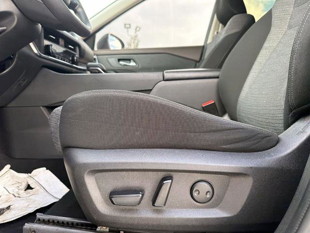 Used 2023 Nissan Rogue SV image 37