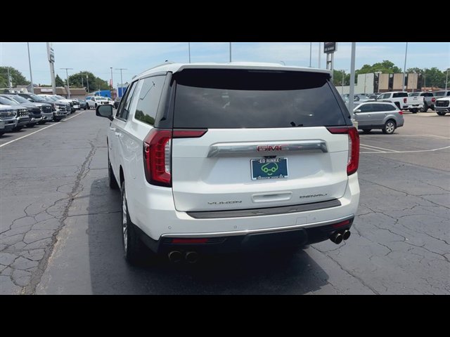 Used 2021 GMC Yukon XL Denali w/ Denali Premium Package AWD/4WD image 7