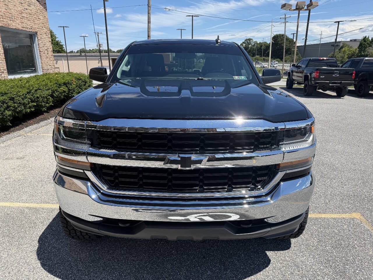 Used 2018 Chevrolet Silverado 1500 LT AWD/4WD image 3