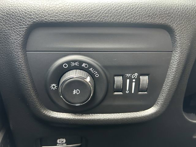 Used 2023 Jeep Grand Cherokee L Limited AWD/4WD image 29