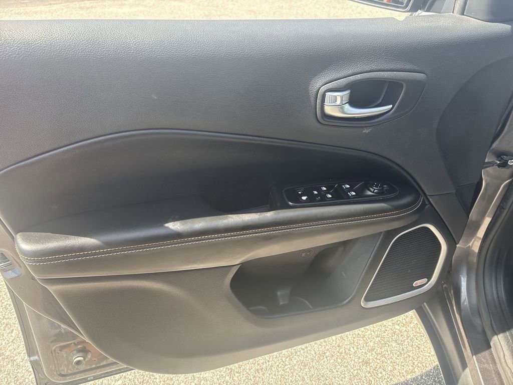 Used 2018 Jeep Compass Latitude w/ Popular Equipment Group image 23