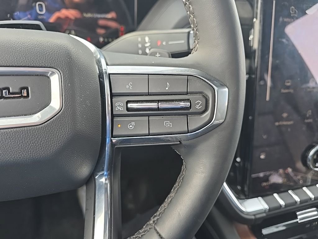 Used 2025 GMC Yukon Denali w/ Denali Reserve Package image 16