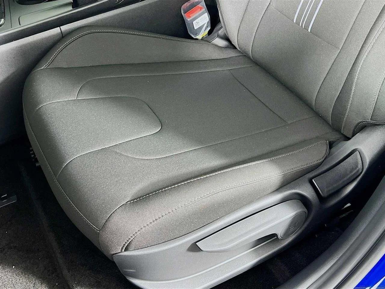 New 2026 Hyundai Elantra Sport FWD image 17