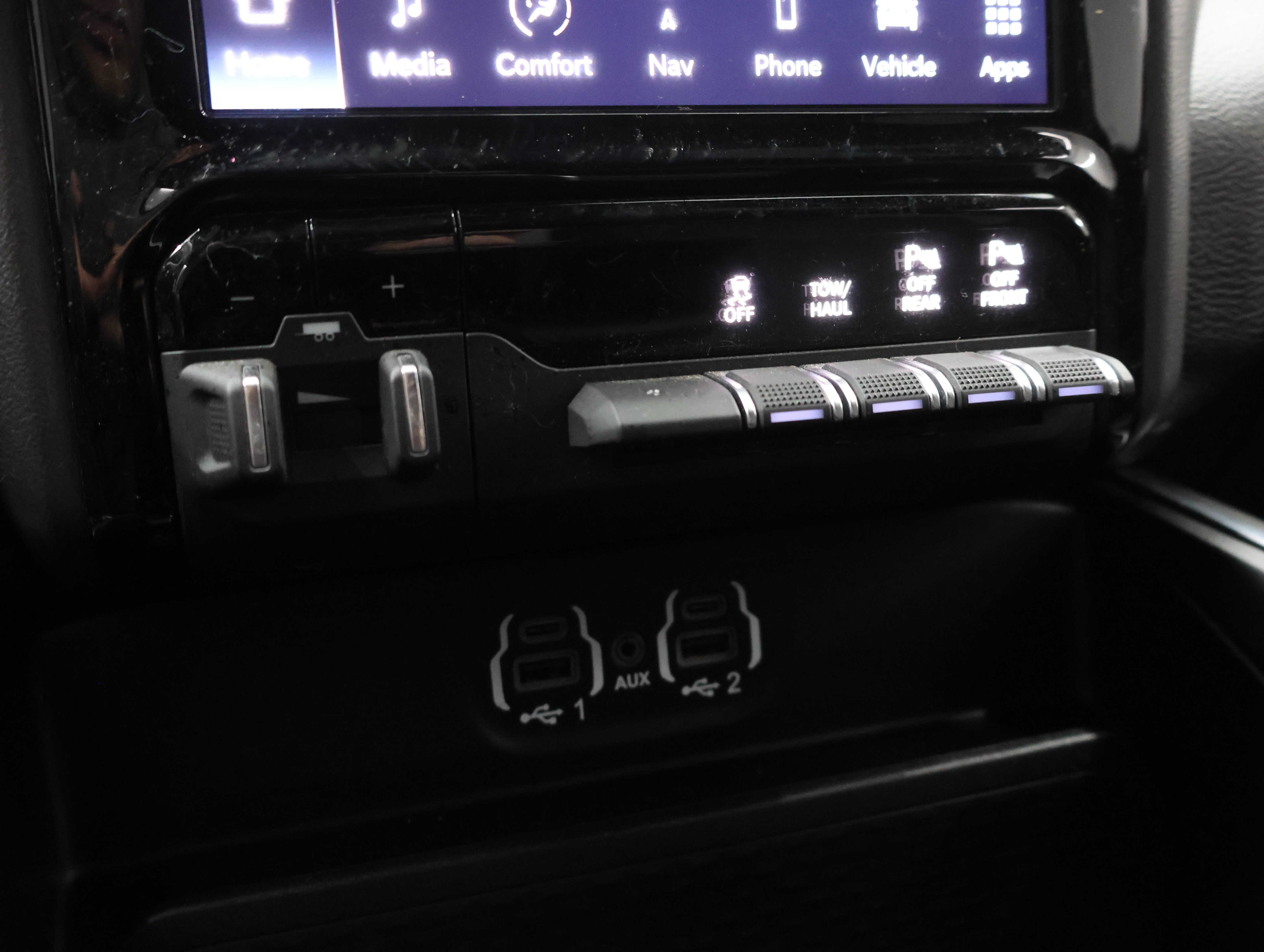 Used 2024 RAM 2500 Big Horn w/ Night Edition AWD/4WD image 45
