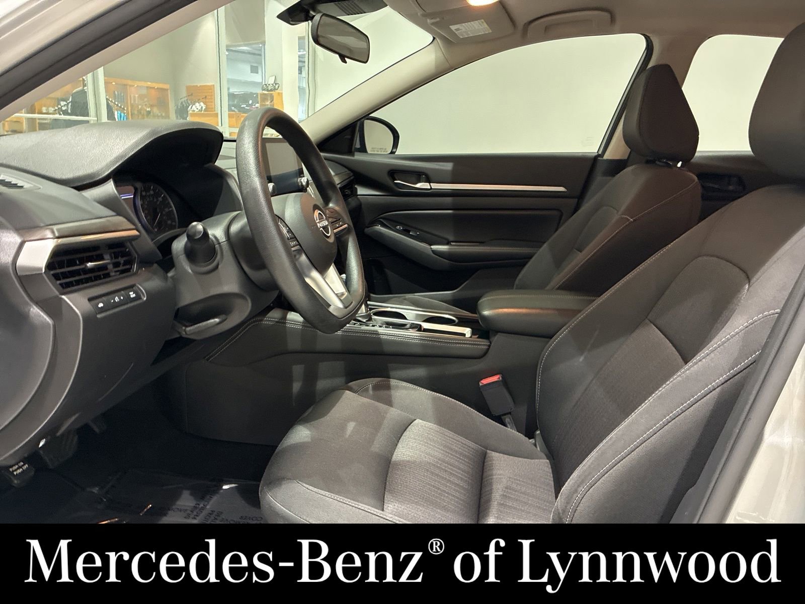 Used 2023 Nissan Altima 2.5 SV image 8