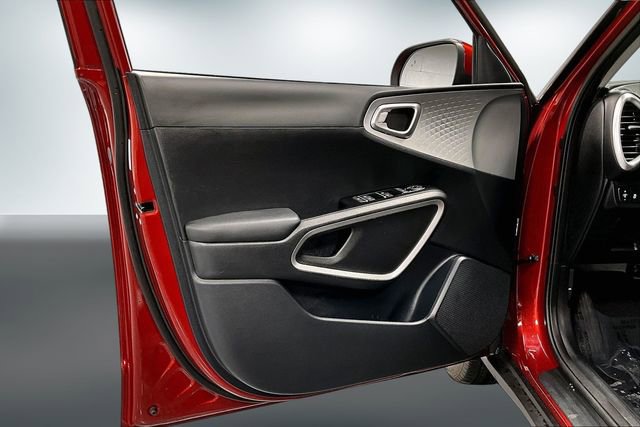 Used 2025 Kia Soul LX w/ LX Technology Package FWD image 18