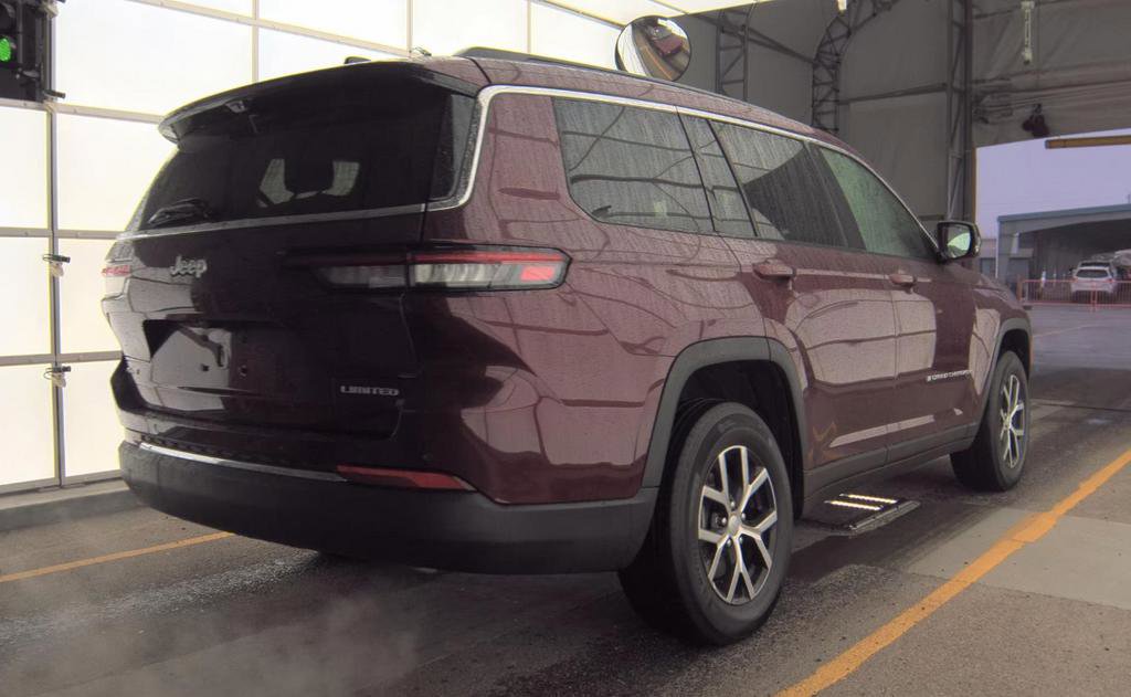 Used 2024 Jeep Grand Cherokee L Limited w/ Luxury Tech Group II image 4