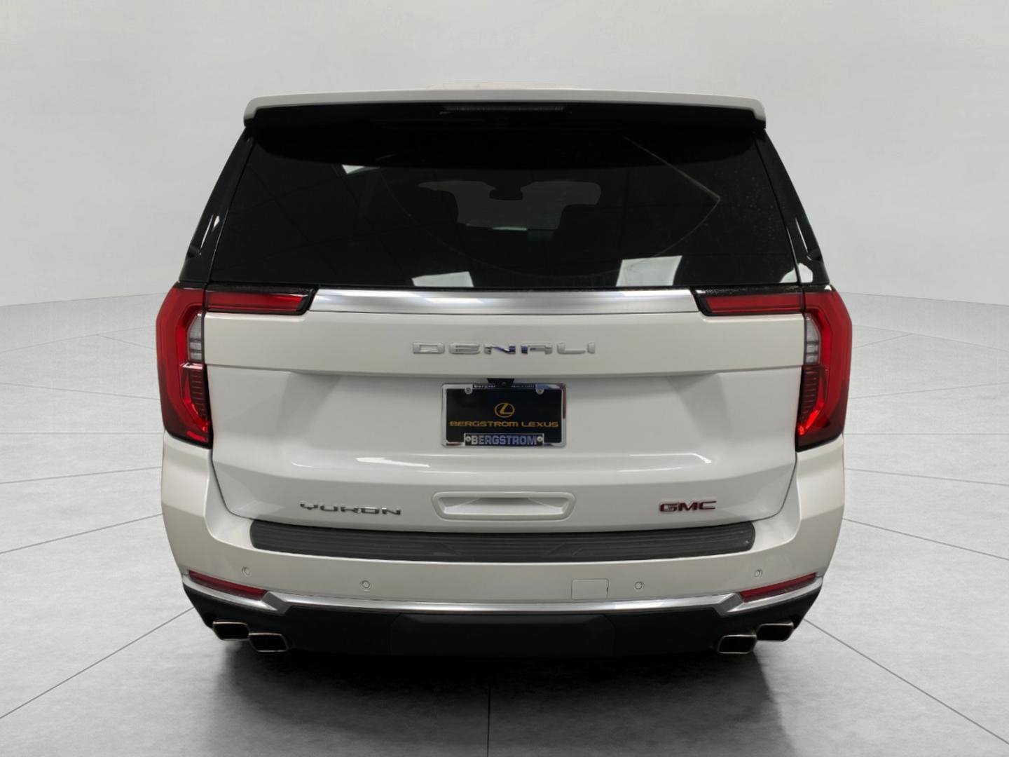 Used 2025 GMC Yukon XL Denali w/ Sun & Power Step Package image 5